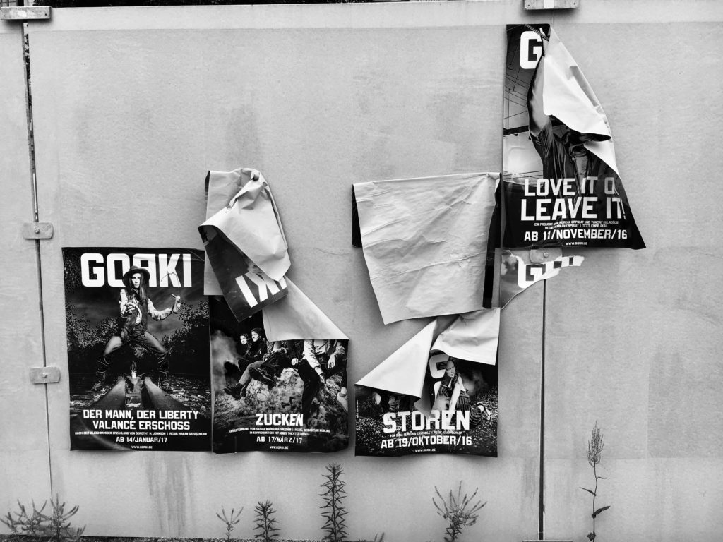 Plakate des Maxim Gorki Theater