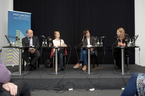 Auf dem Podium: Thomas Lehr, Elisabeth Ruge, Holger Heimann und Julia Claren (v. l.) © Tobias Bohm